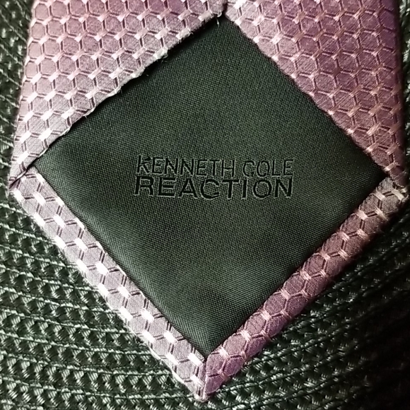 Kenneth Cole Reaction Tie - Picture 4 of 7